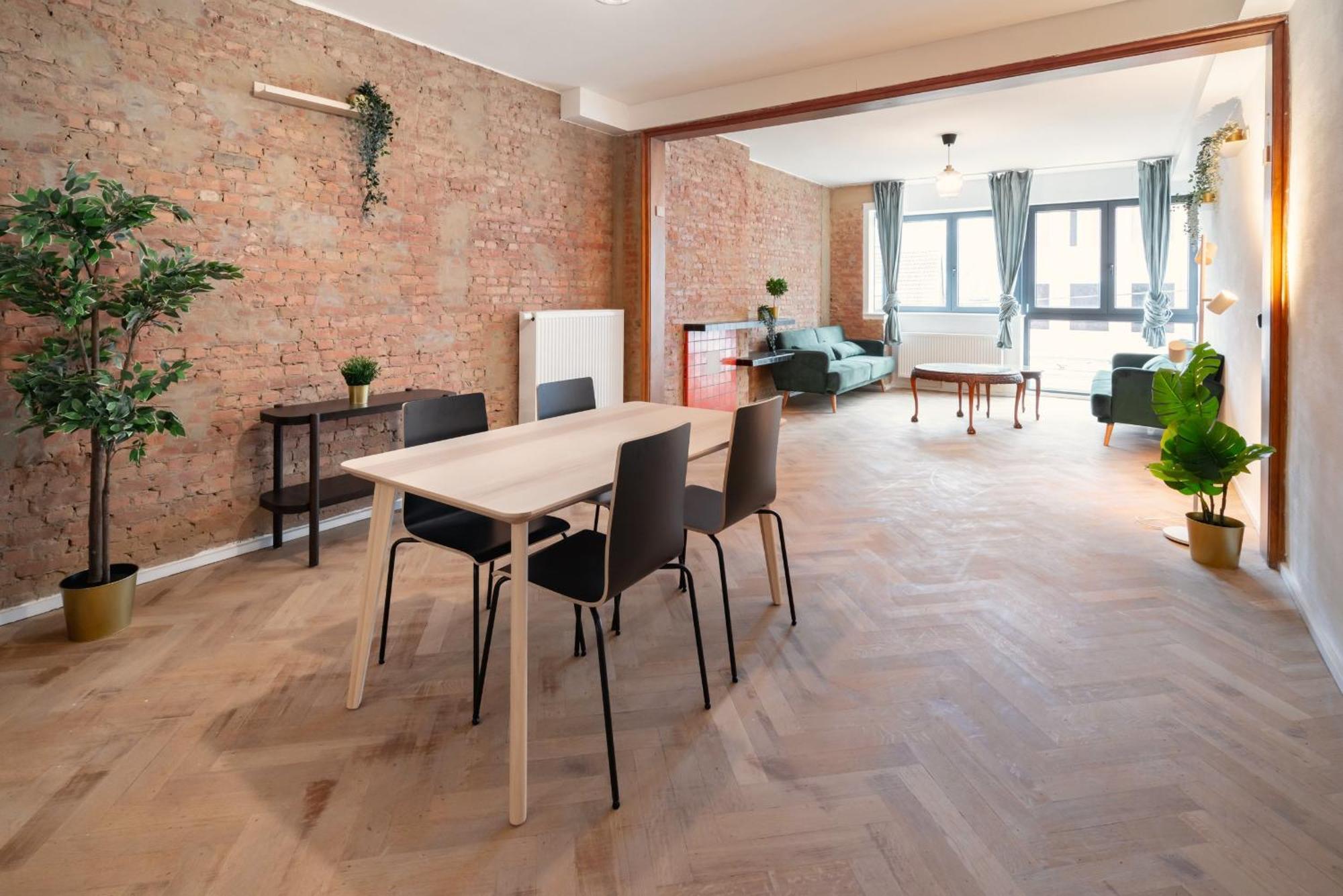 Two-Bedroom Apartments In The Heart Of Антверпен Екстериор снимка